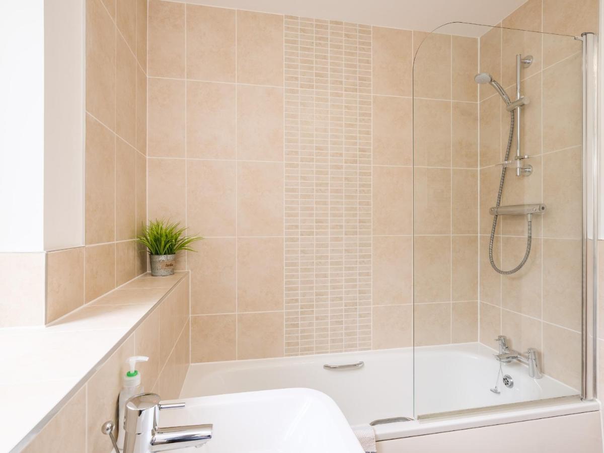 Stone'S Throw Appartement Charlestown  Buitenkant foto